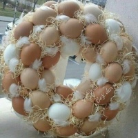 Veľkonočný veniec z vyfúknutých vajíčok