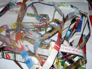 Recyklácia - črepníky z reklamných letákov (fotopostup) - obrázok 12