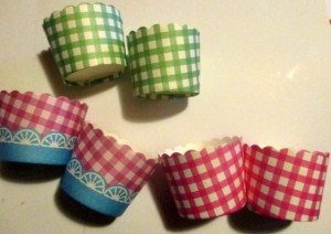 Dekoratívne malé topánočky z papierových pohárikov (fotopostup) - obrázok 2