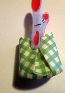 Dekoratívne malé topánočky z papierových pohárikov (fotopostup) - obrázok 7