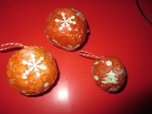 Recy vianočné guľôčky z alobalu (fotopostup) - obrázok 9