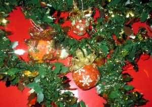 Recy vianočné guľôčky z alobalu (fotopostup) - obrázok 11