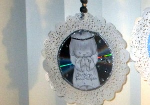 Recy vianočné ozdoby na CD s anjelikmi (fotopostup) - obrázok 11