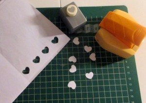 Valentínska papierová girlanda plná srdiečok (fotopostup) - obrázok 5
