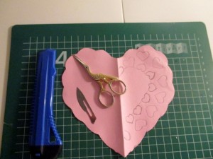 Valentínska papierová girlanda plná srdiečok (fotopostup) - obrázok 4