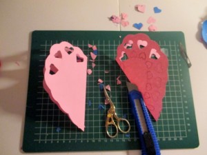 Valentínska papierová girlanda plná srdiečok (fotopostup) - obrázok 6