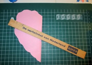 Valentínska papierová girlanda plná srdiečok (fotopostup) - obrázok 9