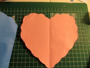 Valentínska papierová girlanda plná srdiečok (fotopostup) - obrázok 15