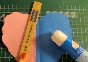 Valentínska papierová girlanda plná srdiečok (fotopostup) - obrázok 16