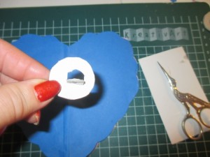 Valentínska papierová girlanda plná srdiečok (fotopostup) - obrázok 19