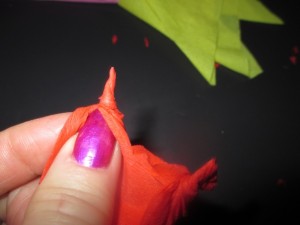  Kytica hyacintov z krepového papiera (fotopostup) - obrázok 9
