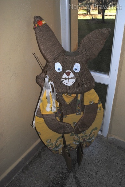Veľkonočný zajac z kartónu a špagátu-recyklácia (fotopostup)