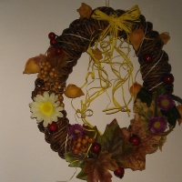 Papierový venček s jesennou dekoráciou (fotopostup)