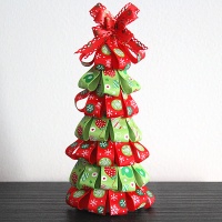 Vianočný stromček so stužkami (fotopostup)