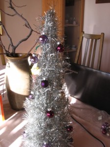 Elegantný vianočný stromček - dekorácia - obrázok 2