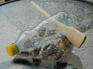 Kŕmidlo pre vtáky z plastovej fľaše - obrázok 2
