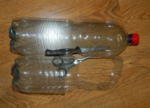 Závesný kvetináč z plastovej fľaše - obrázok 1