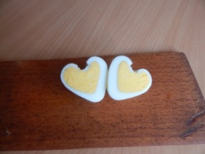 Vajíčko na tvrdo v tvare srdca (fotopostup) - obrázok 3