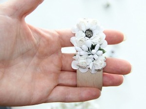 Kvetinový náramok z drevenej špachtle - obrázok 9