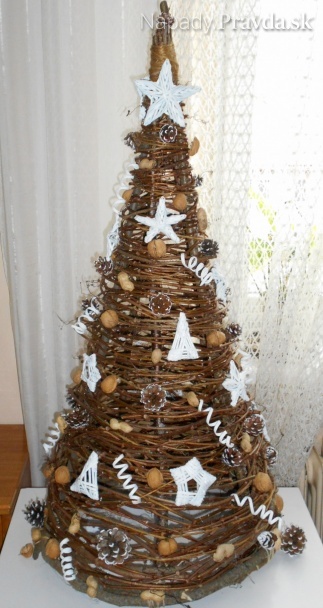 Vianočný stromček z prútia (fotopostup)